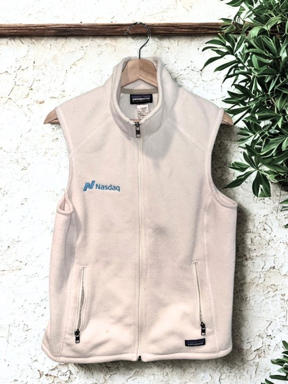 Patagonia Nasdaq Synchilla Vest Women's L Off White Fleece Corporate Finance